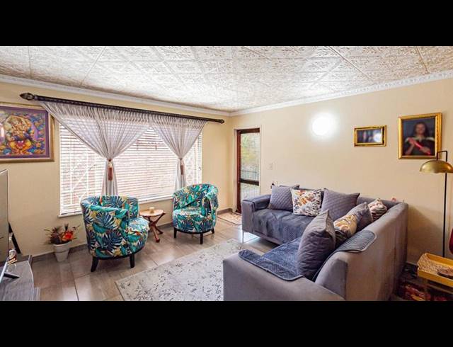 2 BEDROOM TOWNHOUSE FOR SALE IN NORTHCLIFF